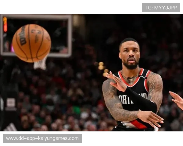 夏普与队友联手难救球队颓势