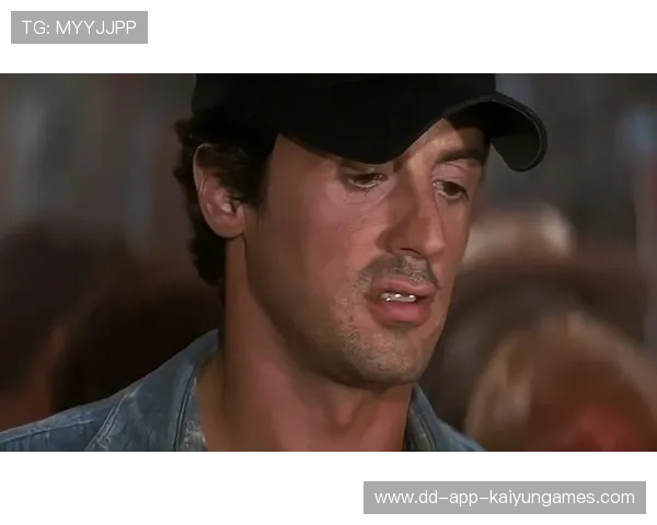 飞跃巅峰：运动员“空中飞人”瞬间震撼全场！