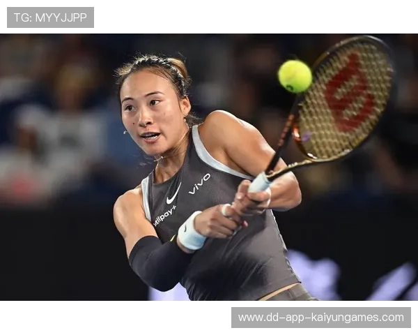 郑钦文强力发球直接得分，澳网后排名稳居世界前十行列